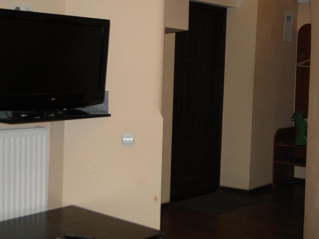 Doroshanka Central Lviv: Opera House Proximity with Private Parking Exterior photo