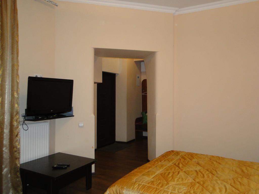 Doroshanka Central Lviv: Opera House Proximity with Private Parking Exterior photo