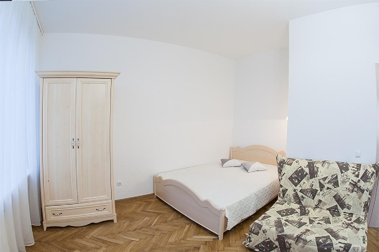 Doroshanka Central Lviv: Opera House Proximity with Private Parking Exterior photo