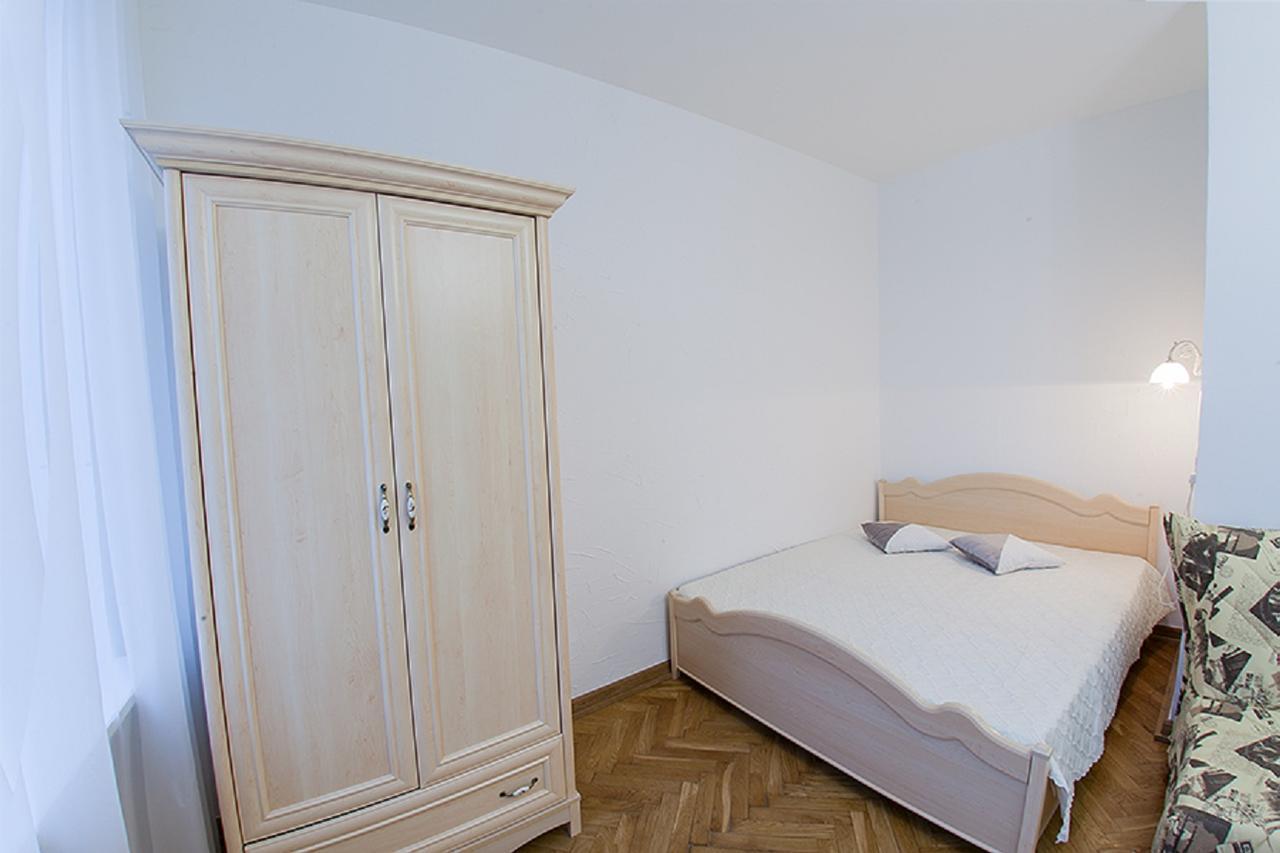 Doroshanka Central Lviv: Opera House Proximity with Private Parking Exterior photo